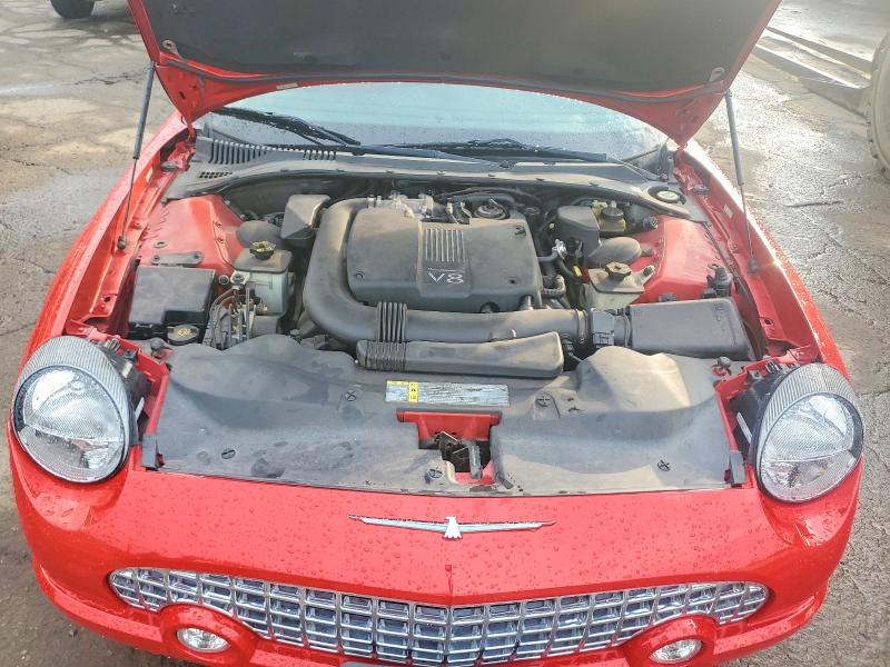 68135786 :رقم المزاد ، 1FAHP60A52Y102902 vin ، 2002 Ford Thunderbird مزاد بيع