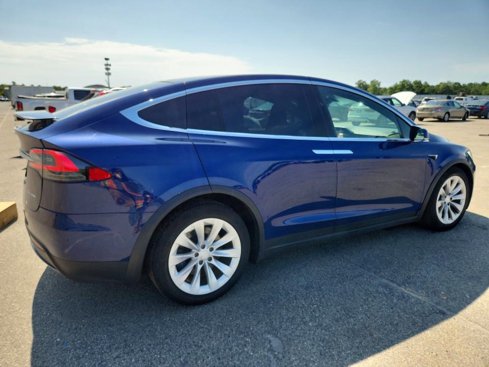 68395746 :رقم المزاد ، 5YJXCBE22LF239017 vin ، 2020 Tesla Model X مزاد بيع