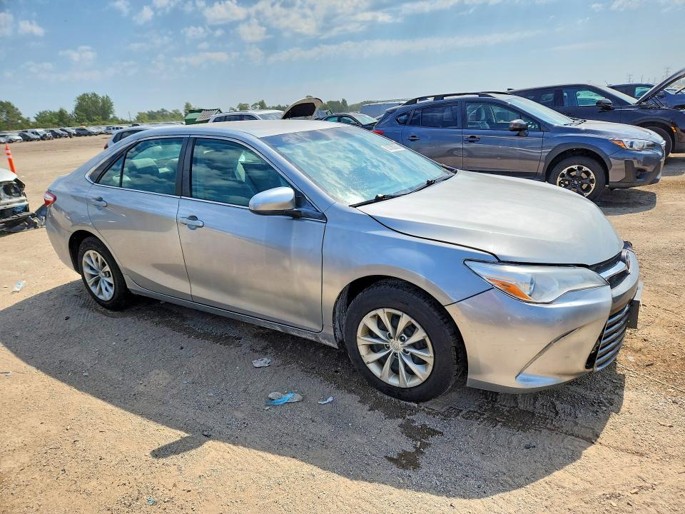 67360356 :رقم المزاد ، 4T4BF1FK9FR492231 vin ، 2015 Toyota Camry مزاد بيع