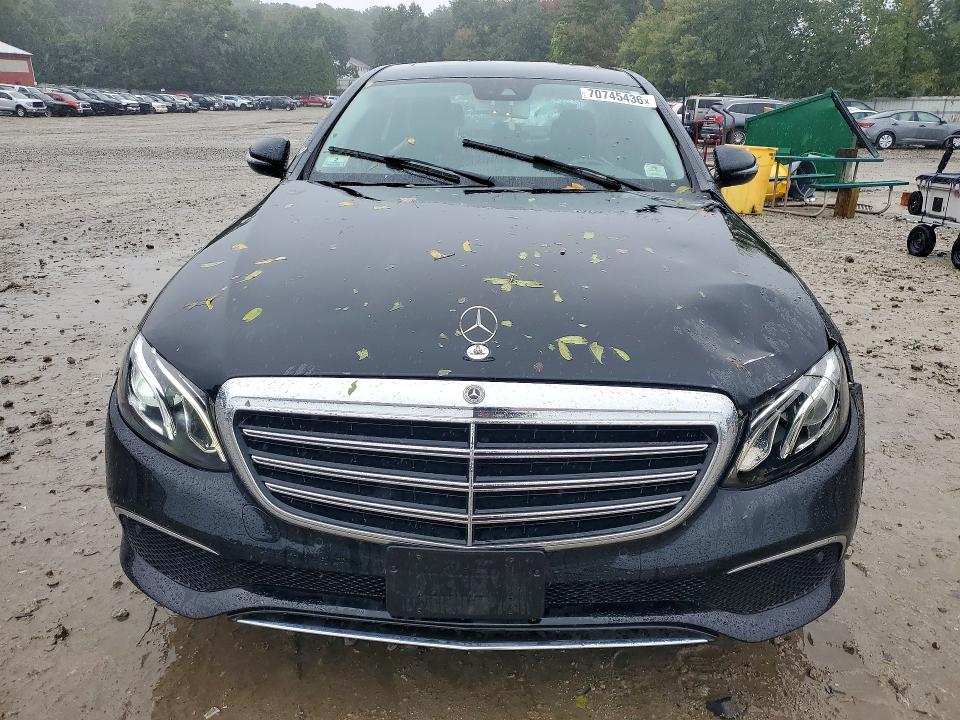 70745436 :رقم المزاد ، WDDZF4KB9JA441090 vin ، 2018 Mercedes-benz E مزاد بيع