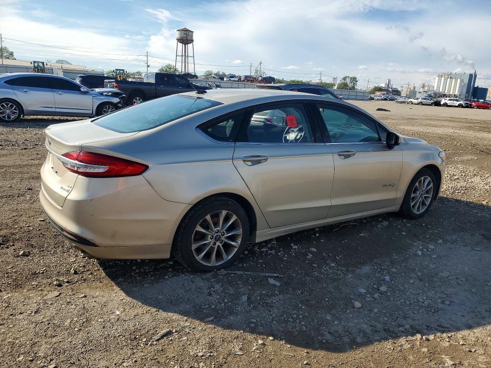 70124266 :رقم المزاد ، 3FA6P0LU2HR385177 vin ، 2017 Ford Fusion مزاد بيع