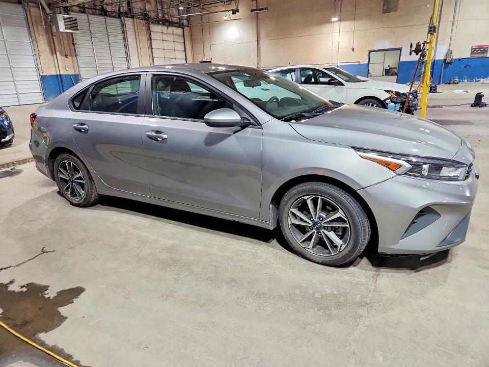 2023 Kia Forte მანქანა იყიდება აუქციონზე, vin: 3KPF24AD3PE621022, აუქციონის ნომერი: 70558256