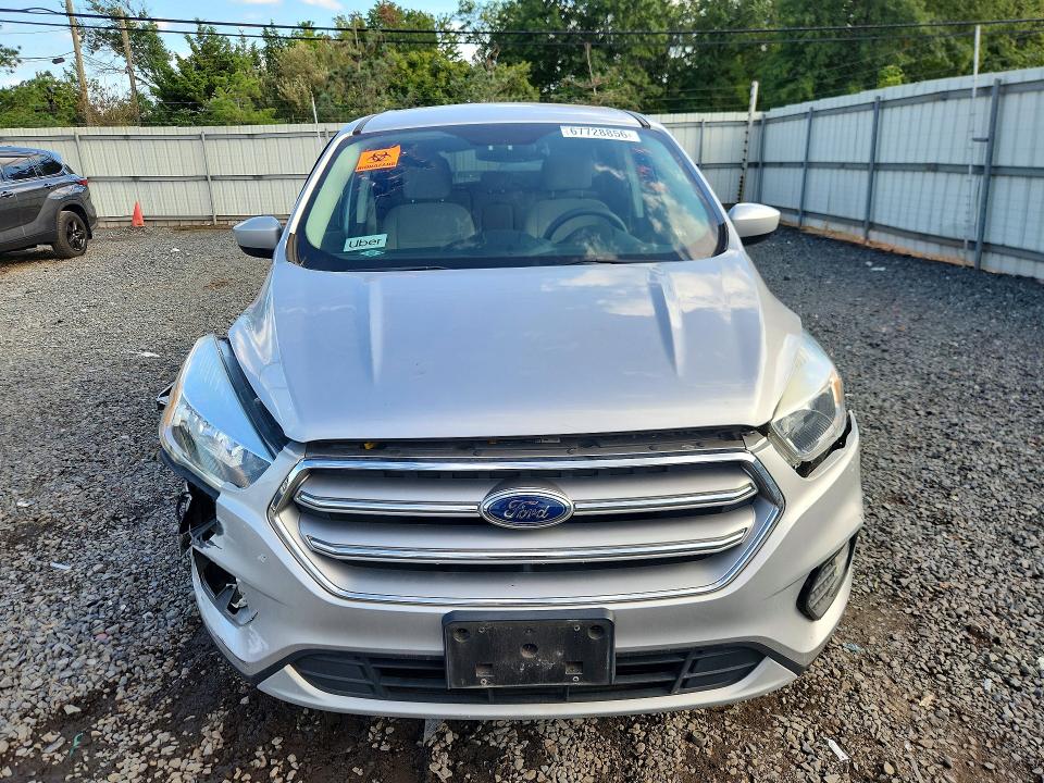 67728856 :رقم المزاد ، 1FMCU9GD0HUF00643 vin ، 2017 Ford Escape مزاد بيع