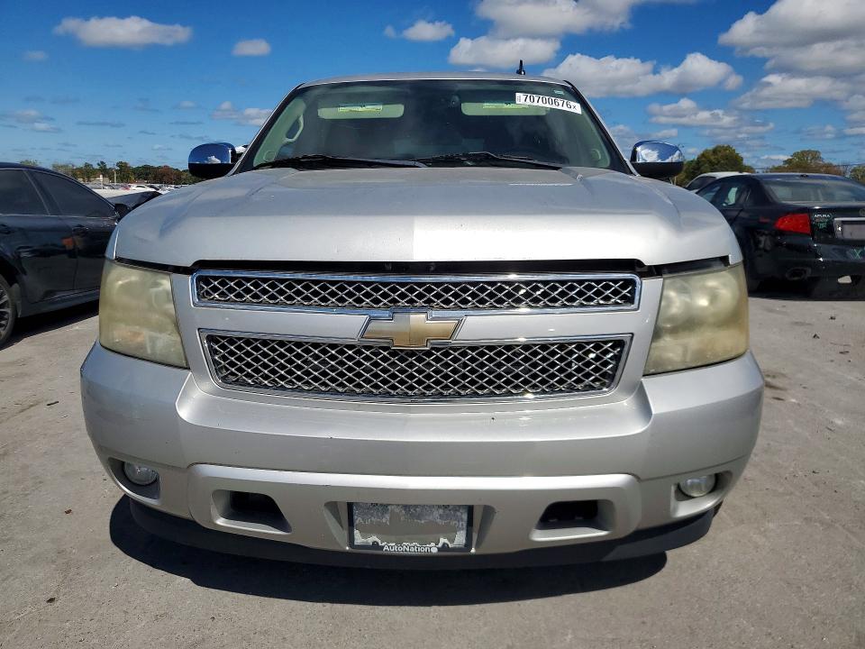 Продажа на аукционе авто 2011 Chevrolet Suburban, vin: 1GNSCJE03BR371612, номер лота: 70700676
