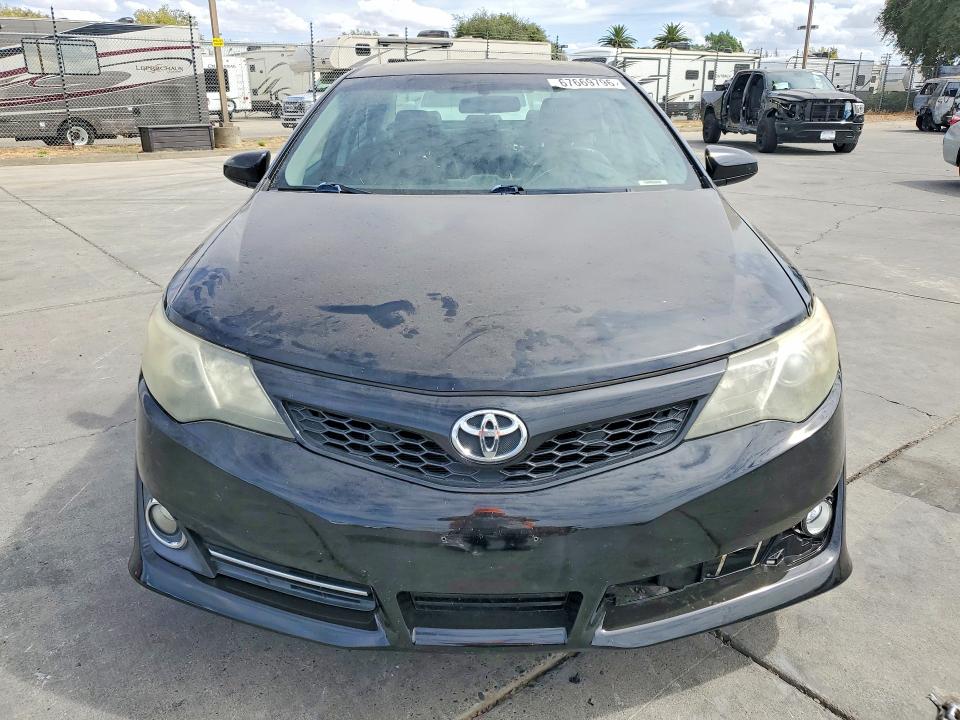 67669796 :رقم المزاد ، 4T1BF1FK5CU164813 vin ، 2012 Toyota Camry مزاد بيع