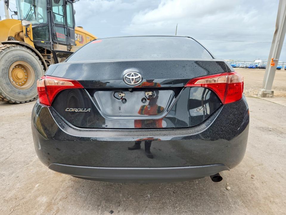 Продажа на аукционе авто 2018 Toyota Corolla, vin: 5YFBURHE8JP832579, номер лота: 68938246