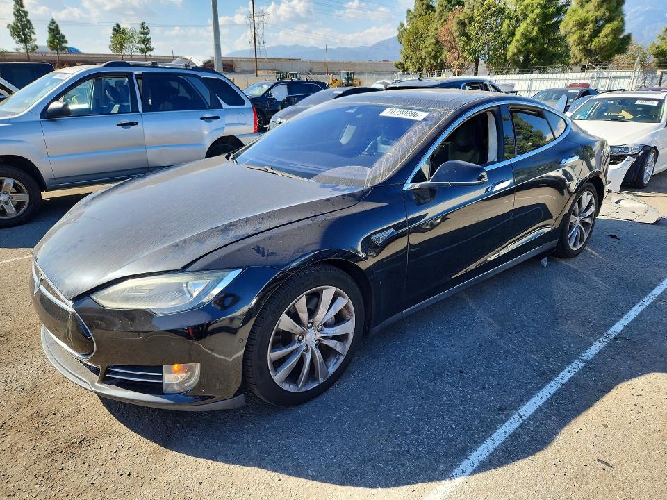 Продажа на аукционе авто 2015 Tesla Model S, vin: 5YJSA1H28FF082636, номер лота: 70790896