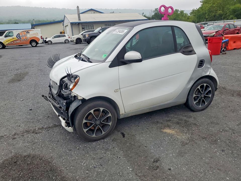 67394086 :رقم المزاد ، WMEFJ5DA8GK051558 vin ، 2016 Smart Fortwo مزاد بيع