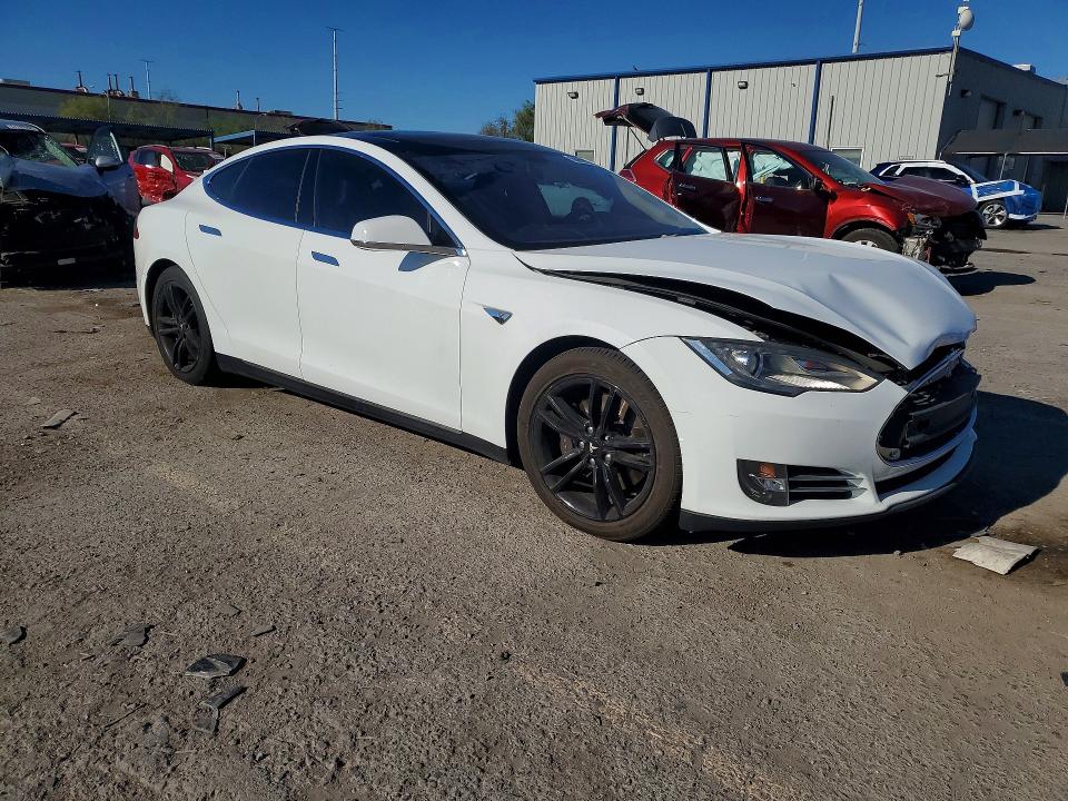 68099296 :رقم المزاد ، 5YJSA1CN3DFP04123 vin ، 2013 Tesla Model S مزاد بيع