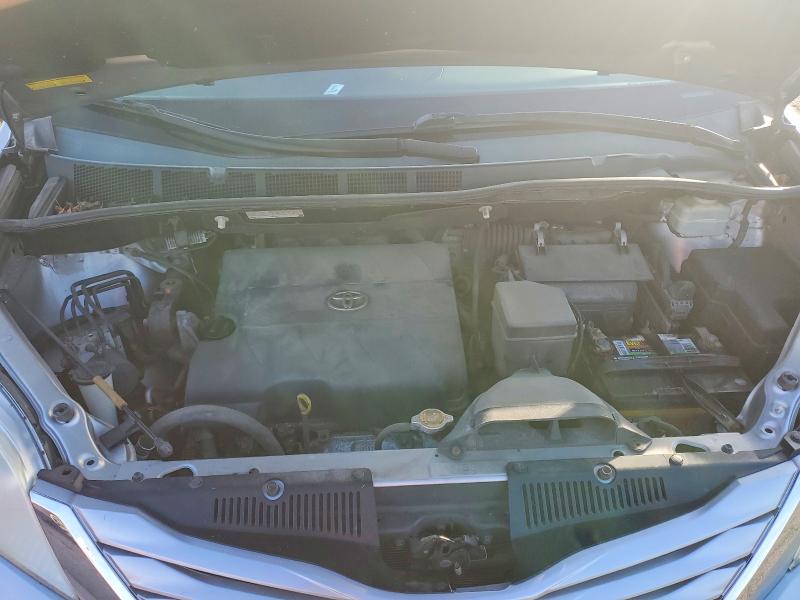 67699156 :رقم المزاد ، 5TDKK3DC8FS565997 vin ، 2015 Toyota Sienna مزاد بيع