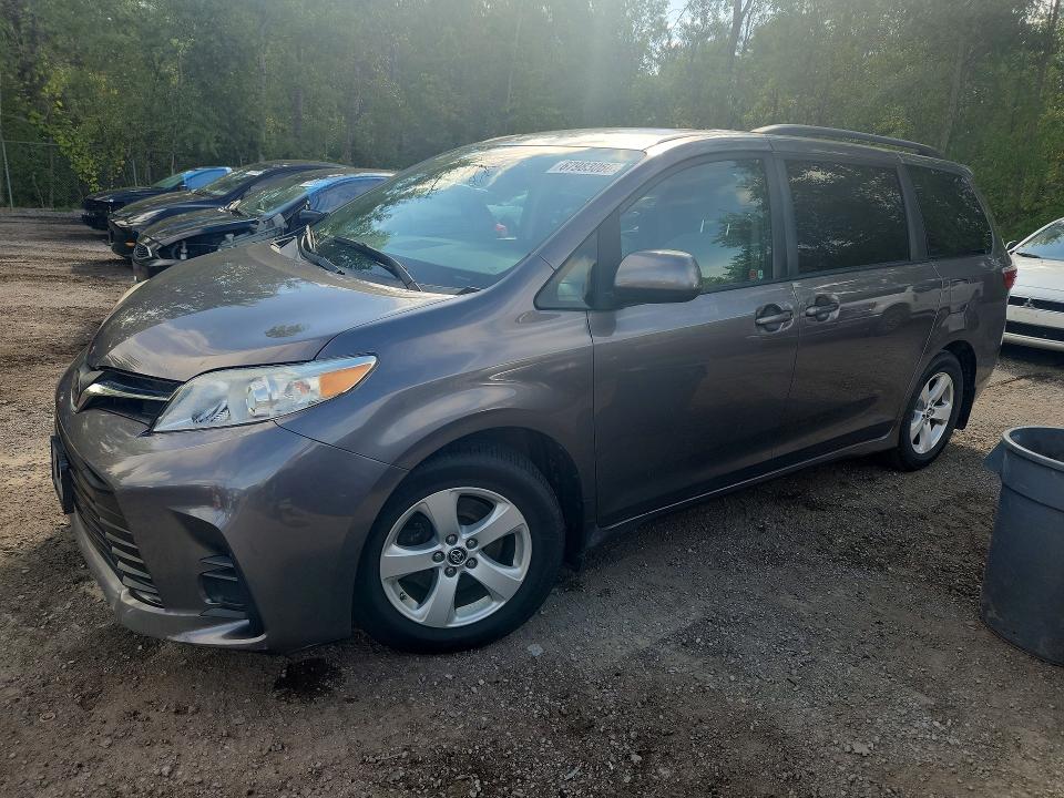 2018 Toyota Sienna მანქანა იყიდება აუქციონზე, vin: 5TDKZ3DC1JS965601, აუქციონის ნომერი: 67983066