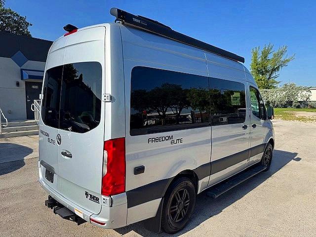 68984336 :رقم المزاد ، W1X4EBHY0NP484324 vin ، 2022 Mercedes-benz Sprinter مزاد بيع