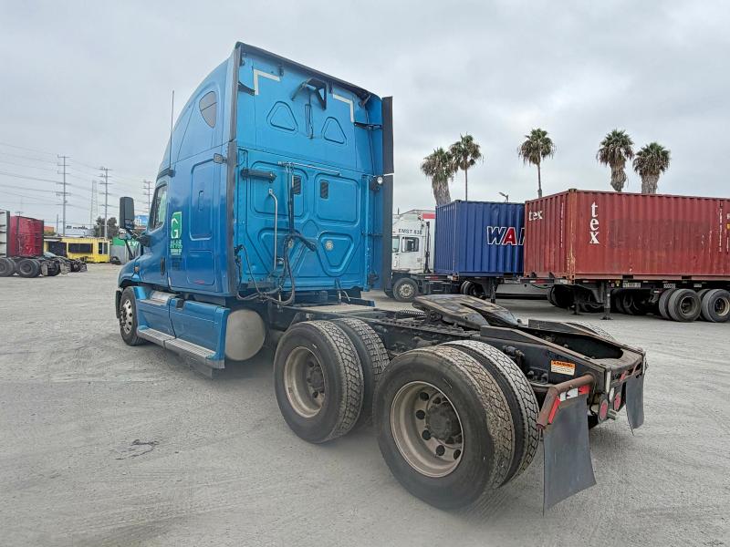 Продажа на аукционе авто 2012 Freightliner Cascadia 125, vin: 1FUJGLDR6CSBE2508, номер лота: 70678956