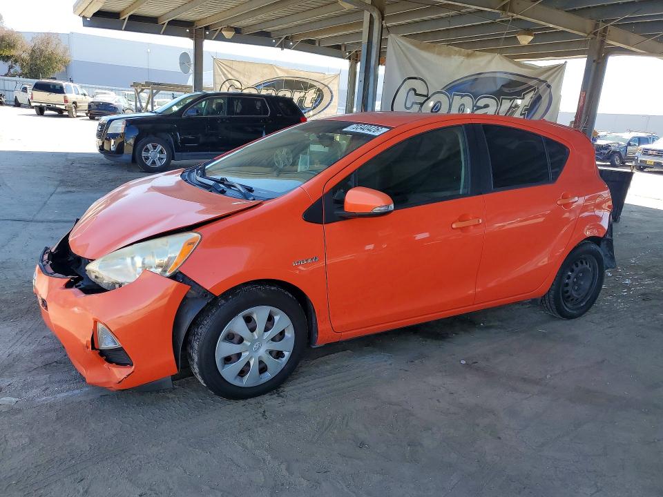 70340426 :رقم المزاد ، JTDKDTB38D1050313 vin ، 2013 Toyota Prius C مزاد بيع