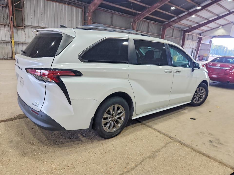 Продажа на аукционе авто 2022 Toyota Sienna, vin: 5TDYRKEC0NS105794, номер лота: 68349606