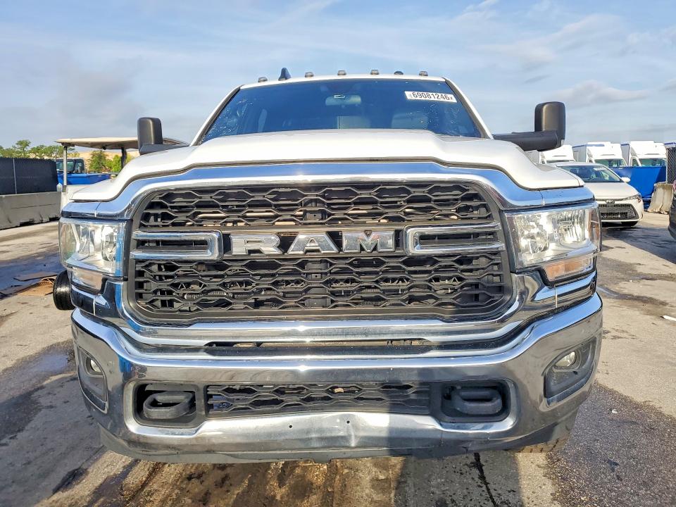 69081246 :رقم المزاد ، 3C6UR5HJ0NG365824 vin ، 2022 Ram 2500 مزاد بيع