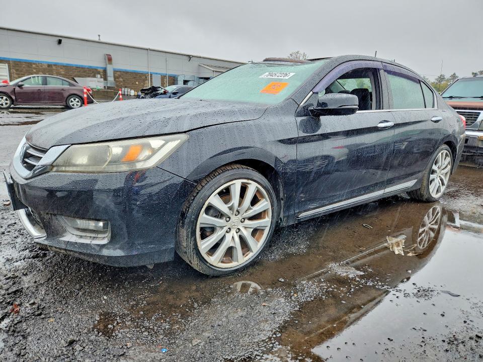 70457226 :رقم المزاد ، 1HGCR2F78FA195952 vin ، 2015 Honda Accord مزاد بيع