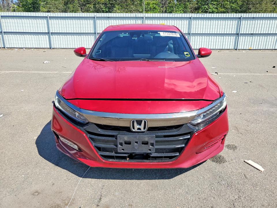 67337016 :رقم المزاد ، 1HGCV1F32KA072127 vin ، 2019 Honda Accord مزاد بيع