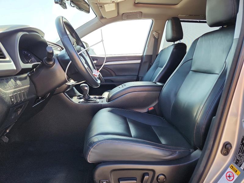 69004996 :رقم المزاد ، 5TDKKRFH1FS077986 vin ، 2015 Toyota Highlander مزاد بيع