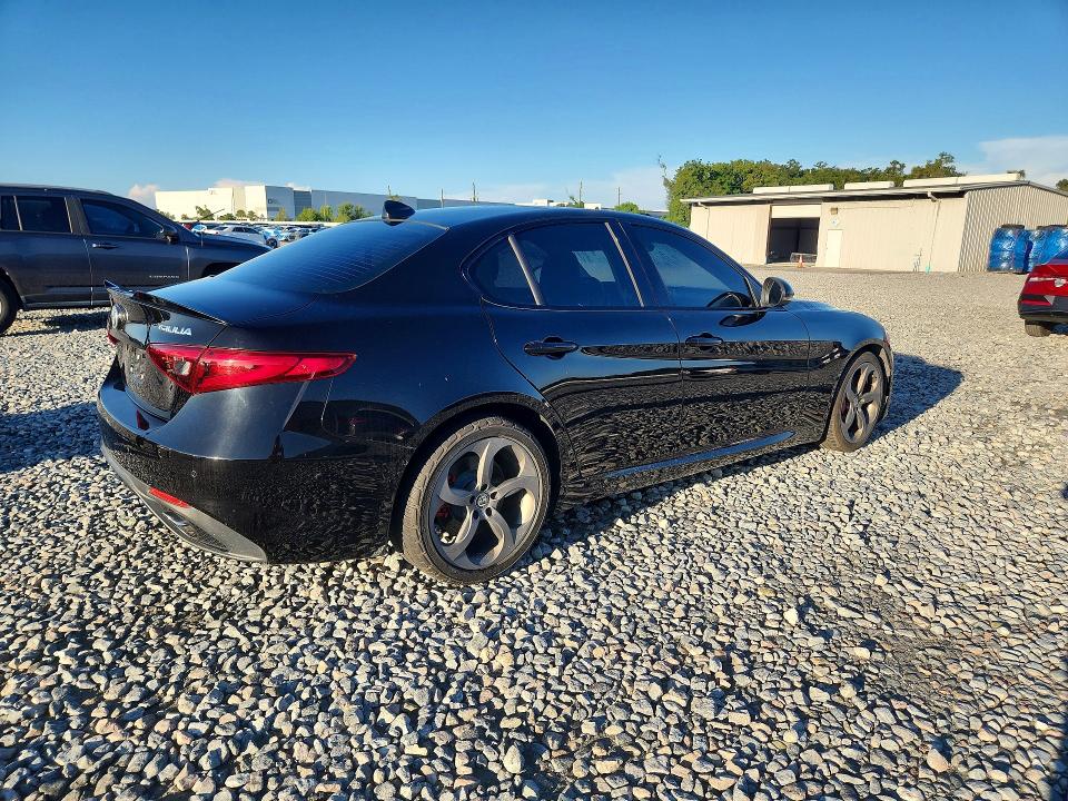 68735966 :رقم المزاد ، ZARFAEBN8H7540654 vin ، 2017 Alfa Romeo Giulia مزاد بيع