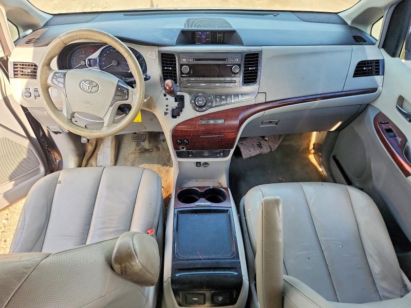 67353286 :رقم المزاد ، 5TDYK3DC9BS154273 vin ، 2011 Toyota Sienna مزاد بيع