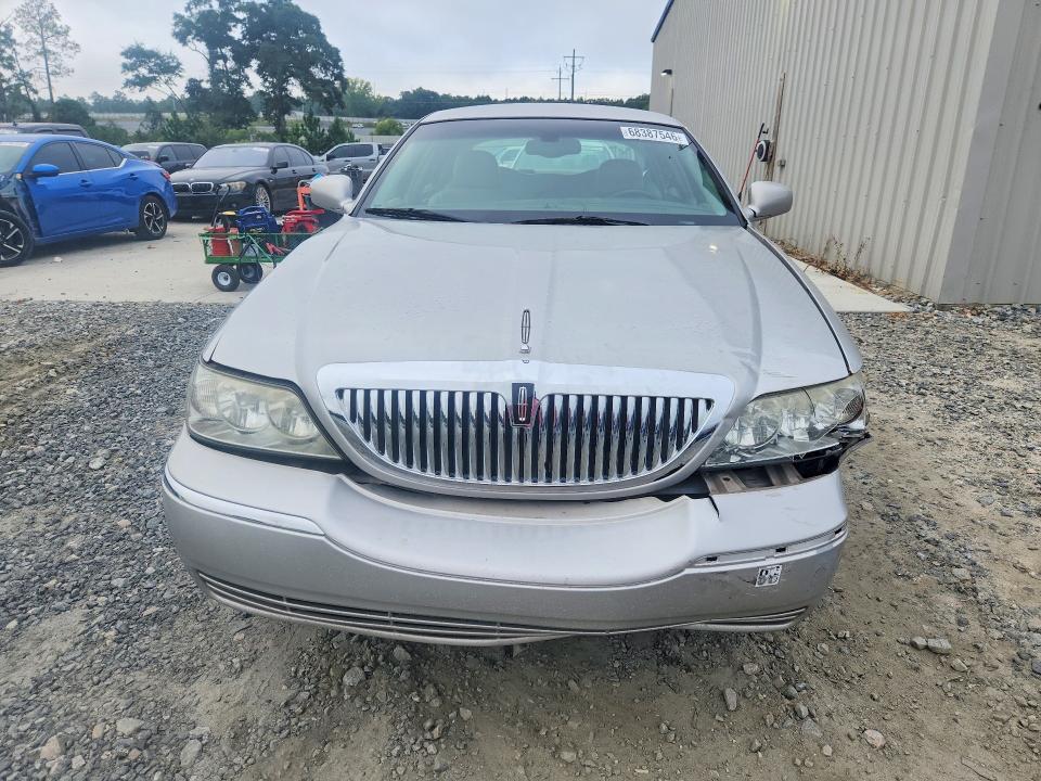 68387546 :رقم المزاد ، 1LNHM81W85Y614047 vin ، 2005 Lincoln Town Car مزاد بيع