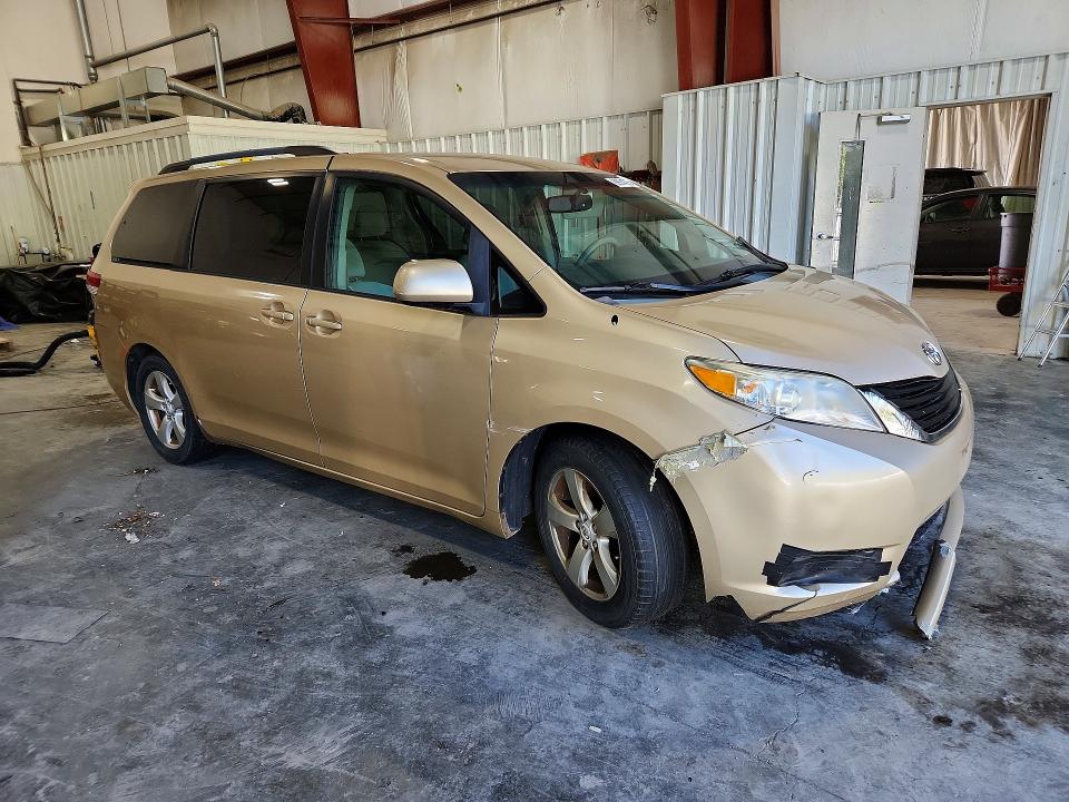 69974576 :رقم المزاد ، 5TDKK3DC0BS006616 vin ، 2011 Toyota Sienna مزاد بيع
