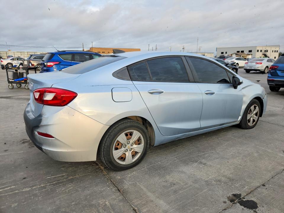 70613026 :رقم المزاد ، 1G1BC5SM6J7154842 vin ، 2018 Chevrolet Cruze مزاد بيع
