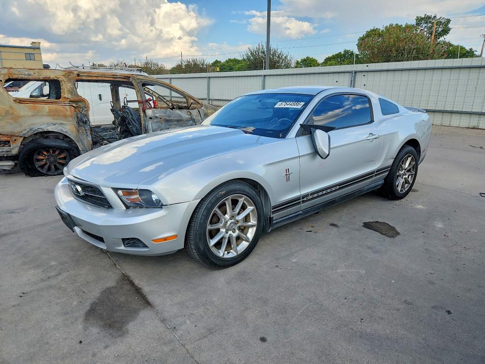 67644886 :رقم المزاد ، 1ZVBP8AN6A5136101 vin ، 2010 Ford Mustang مزاد بيع