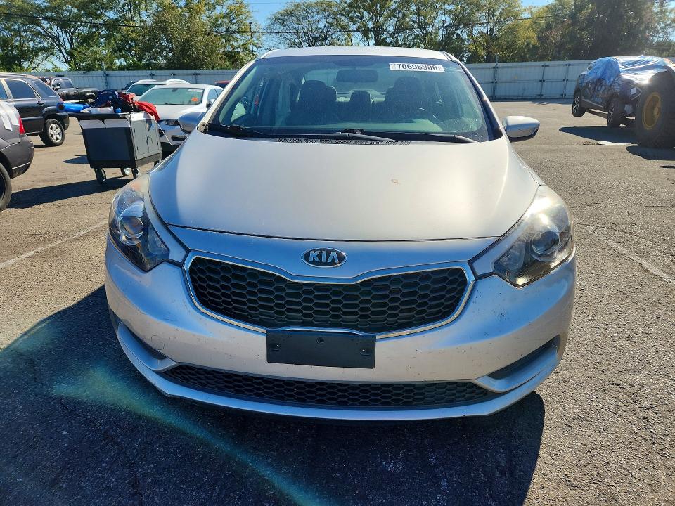 70696986 :رقم المزاد ، KNAFK4A69F5283327 vin ، 2015 Kia Forte مزاد بيع
