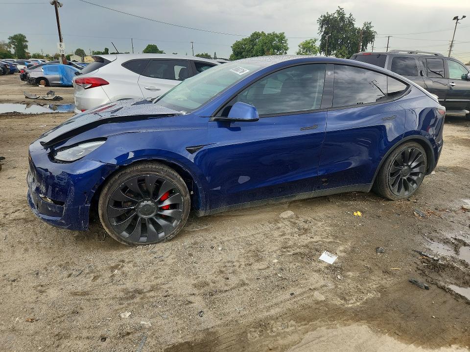68063716 :رقم المزاد ، 7SAYGDEF0NF345494 vin ، 2022 Tesla Model Y مزاد بيع