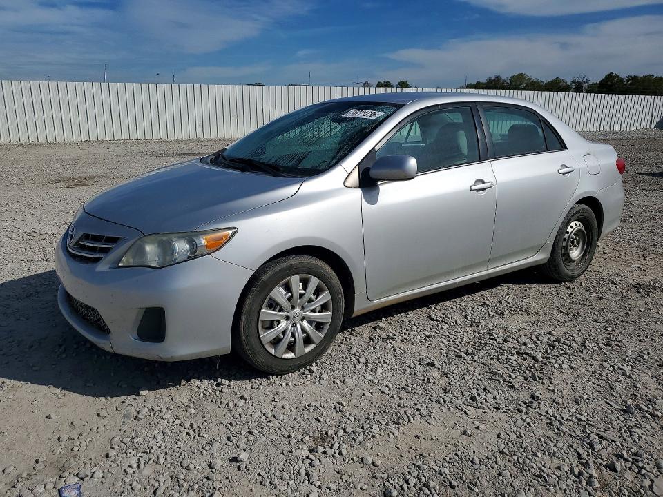 70221236 :رقم المزاد ، 5YFBU4EE4DP203395 vin ، 2013 Toyota Corolla مزاد بيع