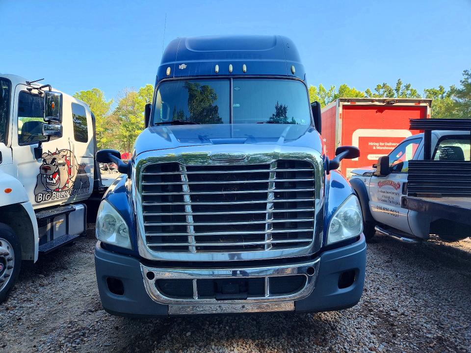 Продаж на аукціоні авто 2013 Freightliner Cascadia, vin: 1FUJGLDR5DLBY7729, номер лоту: 66584256