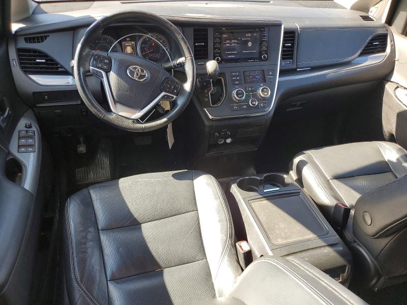 70666976 :رقم المزاد ، 5TDXZ3DC8JS949742 vin ، 2018 Toyota Sienna مزاد بيع