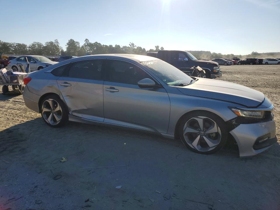 Продаж на аукціоні авто 2018 Honda Accord, vin: 1HGCV2F90JA025025, номер лоту: 63661546