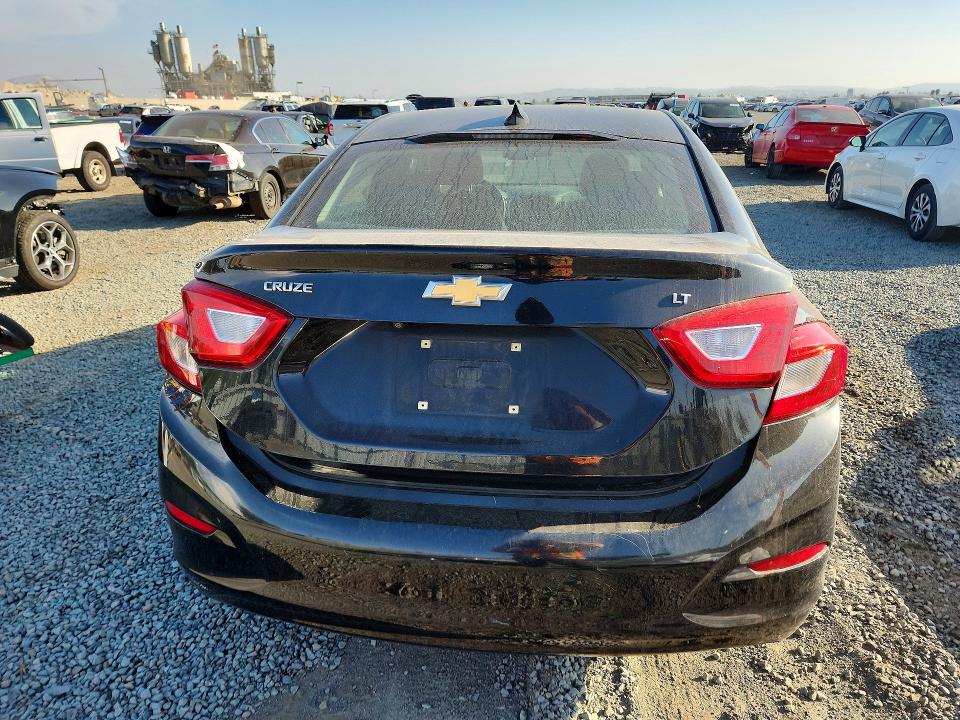 2018 Chevrolet Cruze მანქანა იყიდება აუქციონზე, vin: 1G1BE5SM7J7232569, აუქციონის ნომერი: 70159876