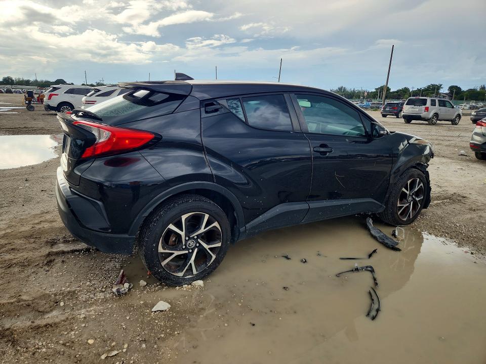 69890506 :رقم المزاد ، NMTKHMBX3JR060001 vin ، 2018 Toyota C-hr مزاد بيع