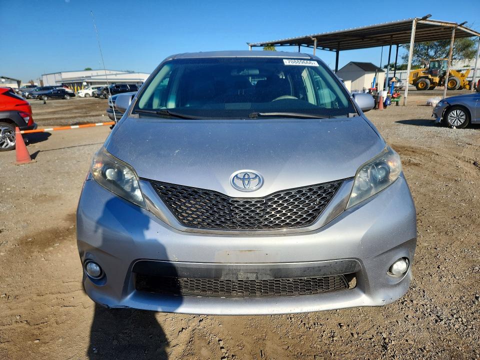 70889666 :رقم المزاد ، 5TDXK3DC5BS039651 vin ، 2011 Toyota Sienna مزاد بيع