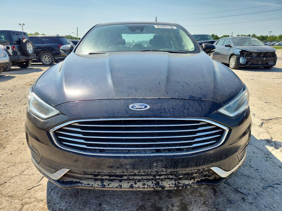 67445176 :رقم المزاد ، 3FA6P0CD8KR130198 vin ، 2019 Ford Fusion مزاد بيع