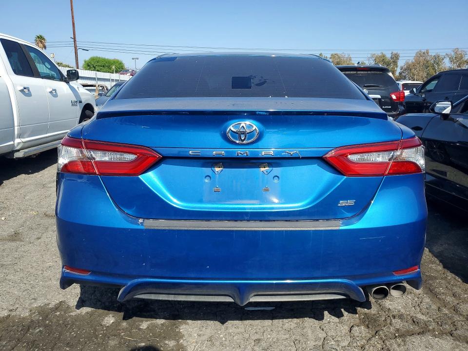 Продаж на аукціоні авто 2018 Toyota Camry, vin: 4T1B11HK0JU109260, номер лоту: 69497816