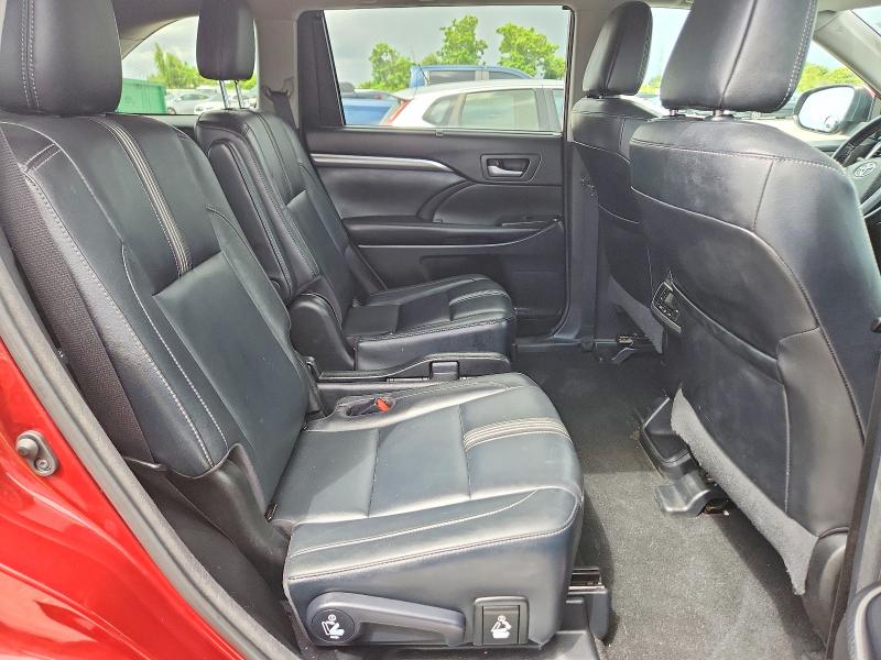 Продажа на аукционе авто 2018 Toyota Highlander, vin: 5TDJZRFH0JS540765, номер лота: 69567906