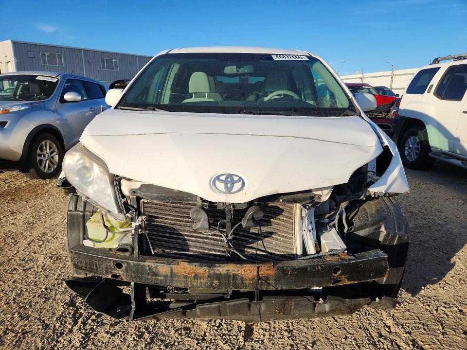 Продажа на аукционе авто 2013 Toyota Sienna, vin: 5TDKK3DC7DS317673, номер лота: 66832666