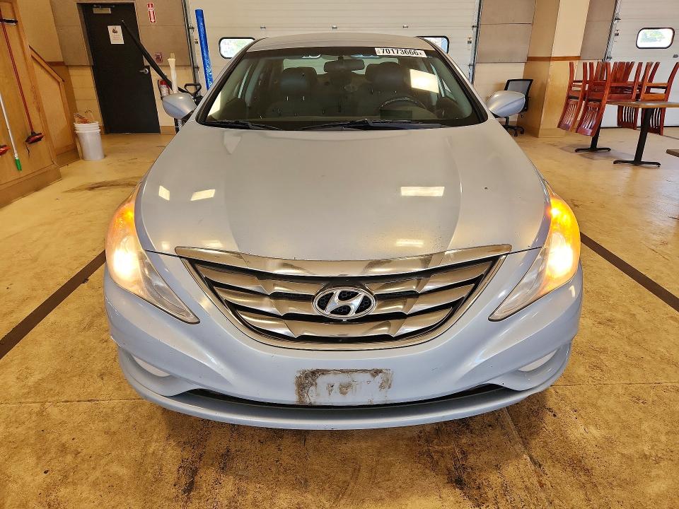2011 Hyundai Sonata მანქანა იყიდება აუქციონზე, vin: 5NPEC4AC1BH264010, აუქციონის ნომერი: 70173666