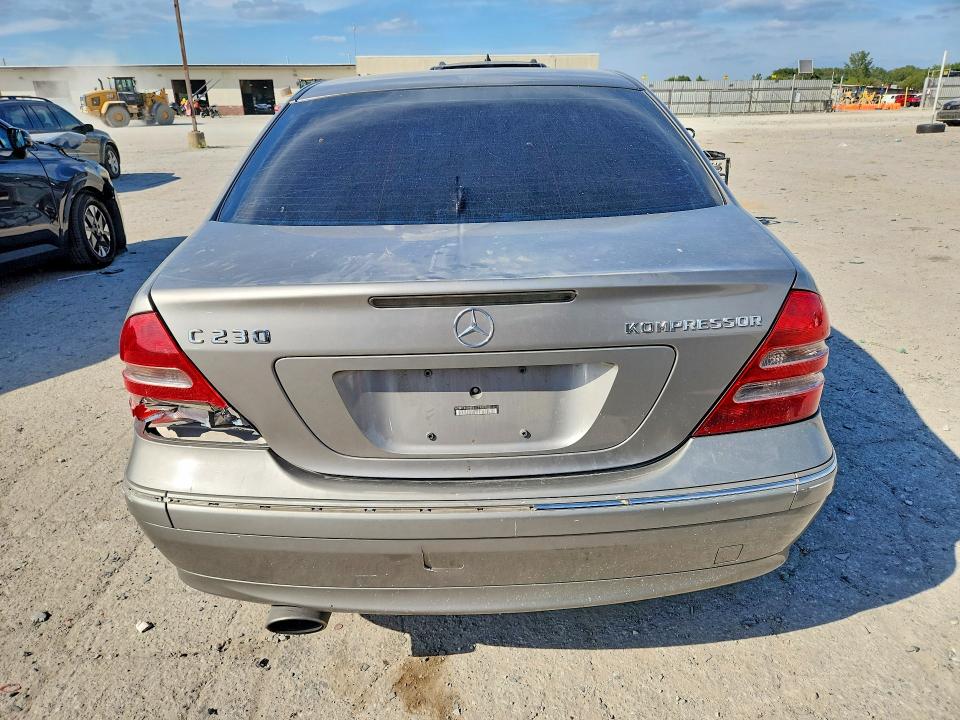 2004 Mercedes-benz C მანქანა იყიდება აუქციონზე, vin: WDBRF40J94F512198, აუქციონის ნომერი: 68030646
