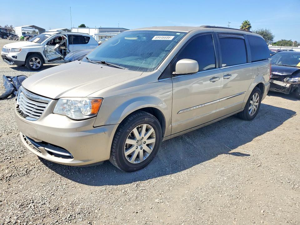69446686 :رقم المزاد ، 2C4RC1BG0FR560761 vin ، 2015 Chrysler Town & Country مزاد بيع