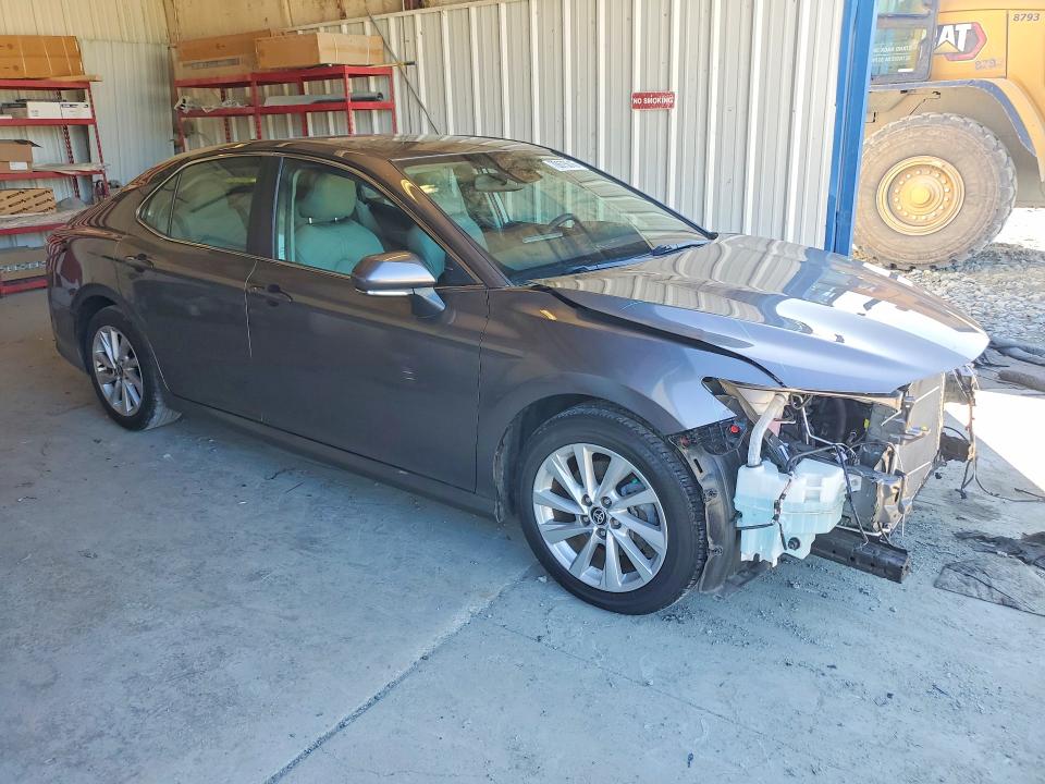 70675016 :رقم المزاد ، 4T1R11AK5MU421166 vin ، 2021 Toyota Camry مزاد بيع