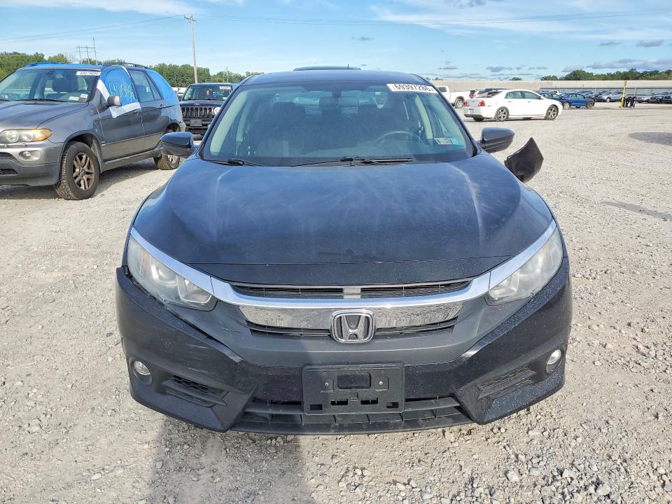 69397286 :رقم المزاد ، 19XFC1E32JE001766 vin ، 2018 Honda Civic مزاد بيع