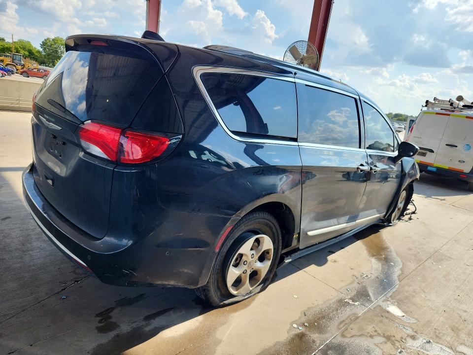 67561726 :رقم المزاد ، 2C4RC1EG8HR705656 vin ، 2017 Chrysler Pacifica مزاد بيع
