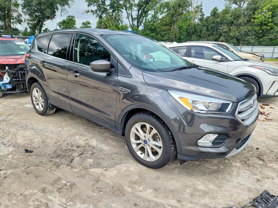 2017 Ford Escape მანქანა იყიდება აუქციონზე, vin: 1FMCU0GD4HUB06400, აუქციონის ნომერი: 67362516