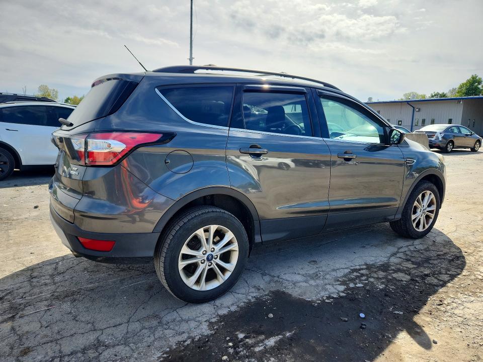 70190756 :رقم المزاد ، 1FMCU9GD0JUD53438 vin ، 2018 Ford Escape مزاد بيع